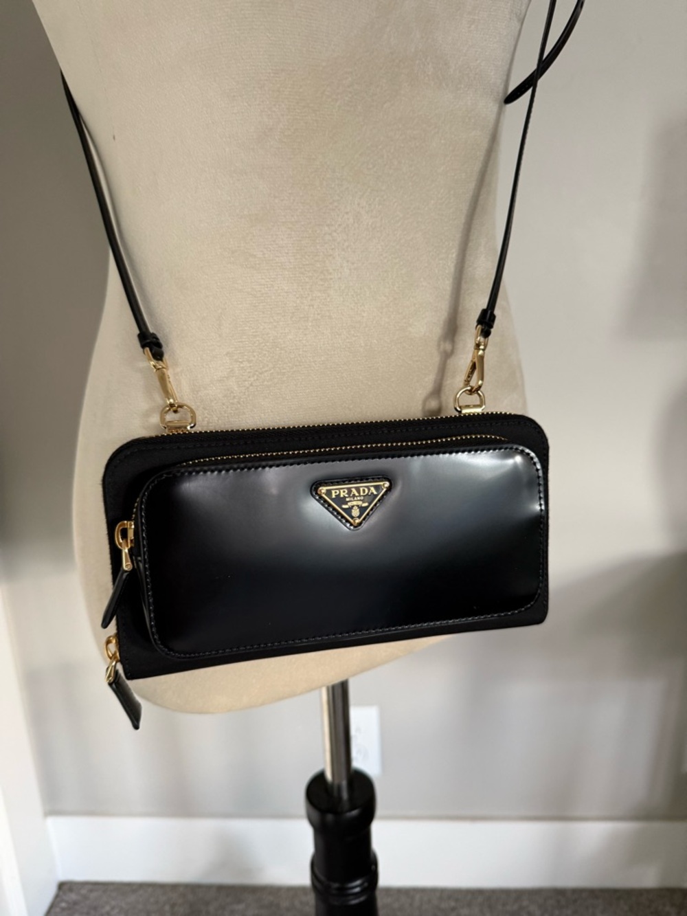 Prada Re-Nylon and brushed leather wallet with shoulder strap - Picture 2 of 10